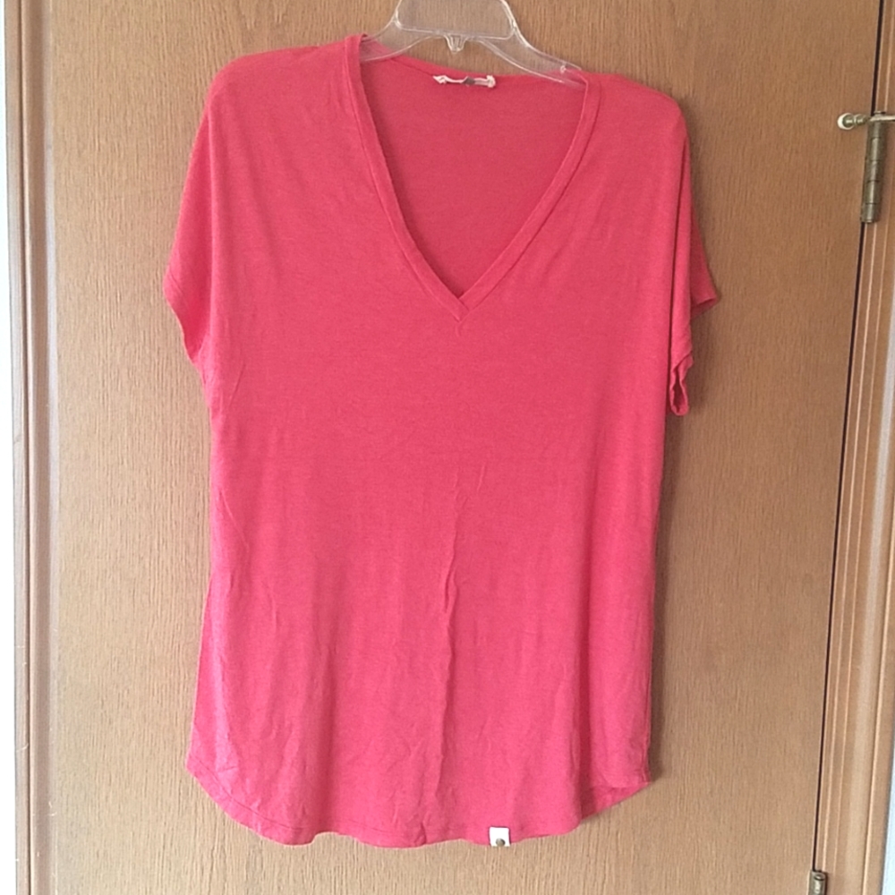 Size small Amour Vert V-neck tee